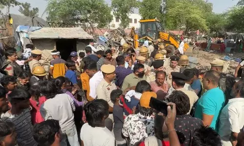 Haryana: झुग्गियों पर चला पीला पंजा, गुस्साए लोगों ने किया प्रदर्शन